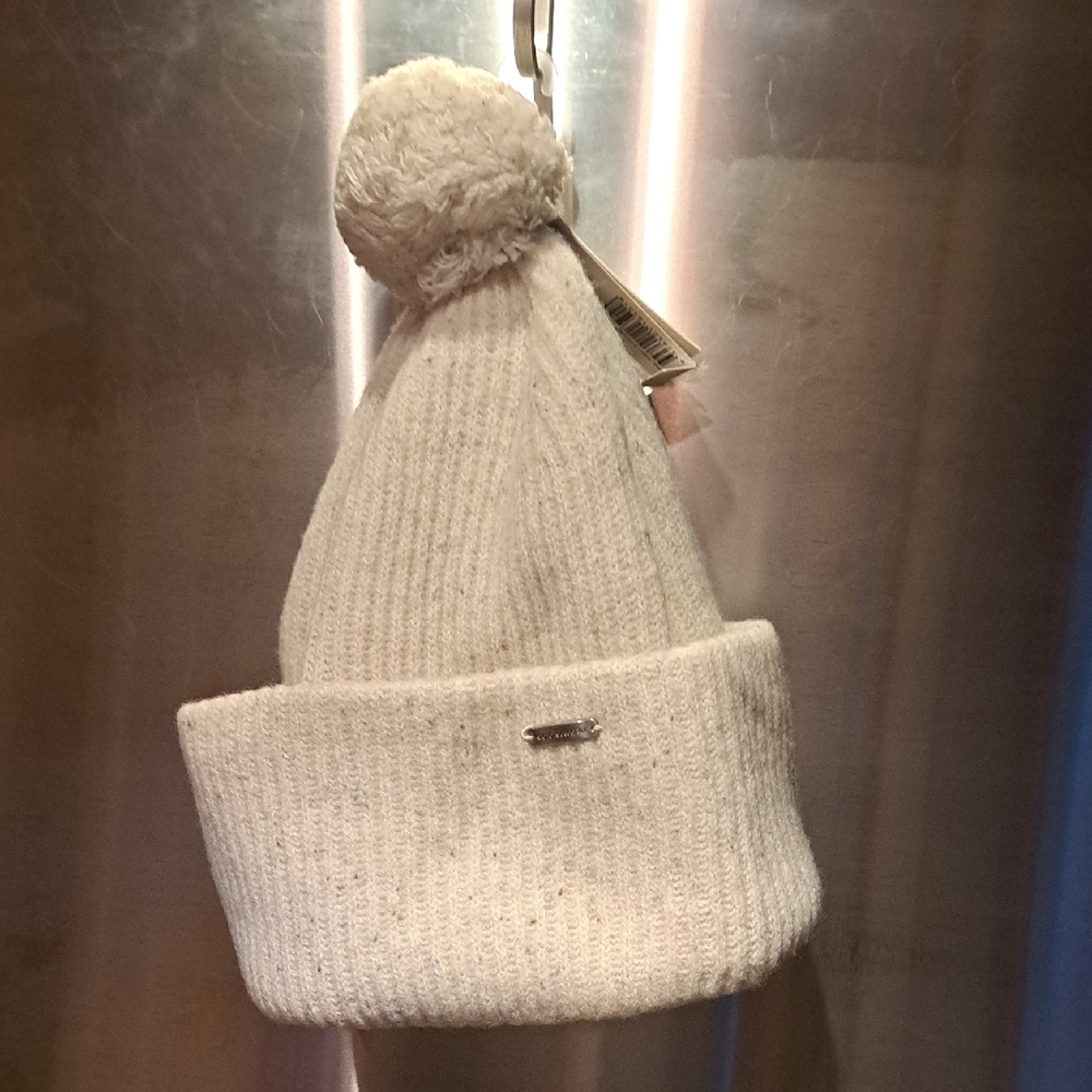 Cozy White Knit Pom-Pom Beanie